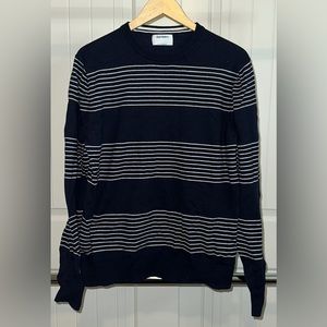 Old Navy crewneck sweater